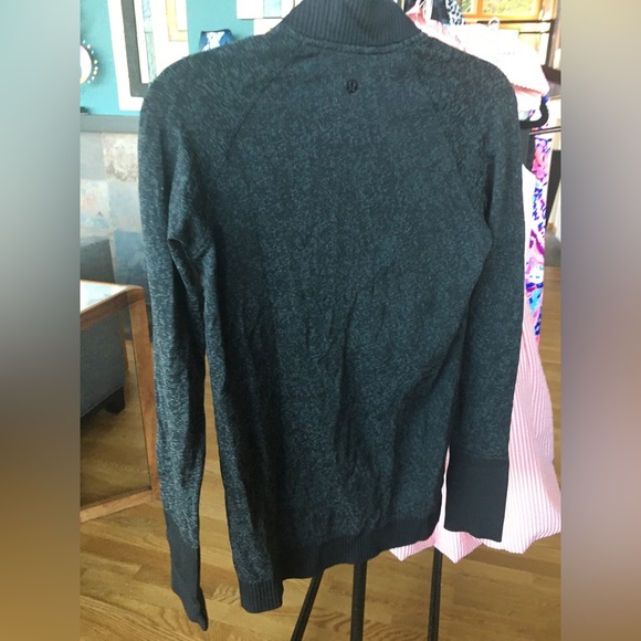 Size 8 Lululemon Grey Black Pullover Front Zipper Top - Picture 6 of 7